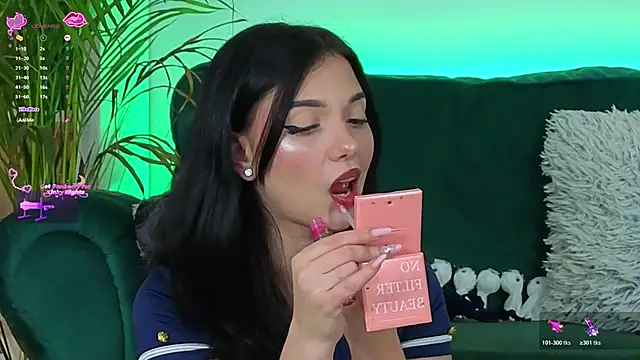 Snapshot of AveryWillow chatting on 11/13/25, 03:55 AveryWillow online show from 11/13/25, 03:55