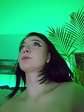 Snapshot of AveryWillow chatting on 11/19/25, 10:10 AveryWillow online show from 11/19/25, 10:10