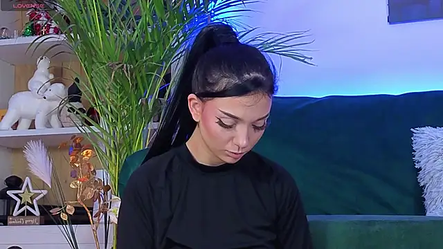 Snapshot of AveryWillow chatting on 12/05/25, 04:03 AveryWillow online show from 12/05/25, 04:03