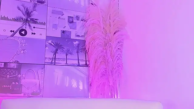 Snapshot of MiaCavallii_ chatting on 11/02/25, 04:04 MiaCavallii online show from 11/02/25, 04:04