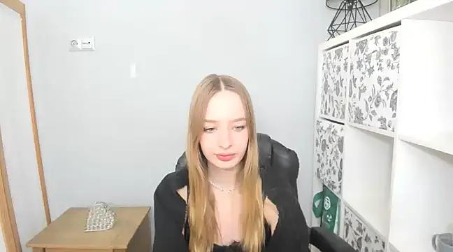 Snapshot of LilaGold chatting on 01/20/25, 07:57 LilaGold online show from 01/20/25, 07:57