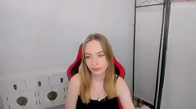 Snapshot of LilaGold chatting on 01/28/25, 07:00 LilaGold online show from 01/28/25, 07:00