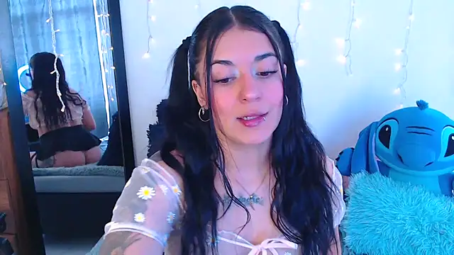 Snapshot of Samanta_james19 chatting on 11/12/25, 03:45 Samanta james19 online show from 11/12/25, 03:45