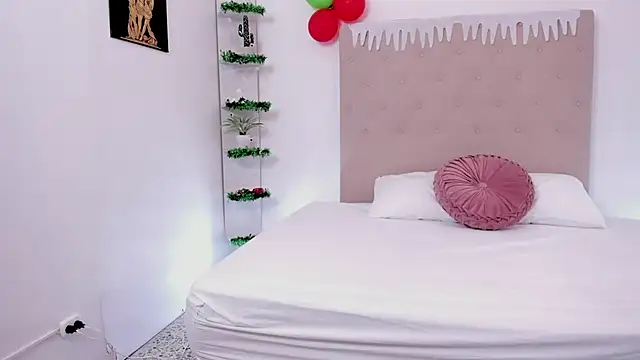 Snapshot of Alena_Hegmann chatting on 12/09/24, 06:46 Alena Hegmann online show from 12/09/24, 06:46