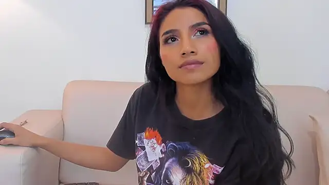 naomiii   online show from 12/28/24, 02:43