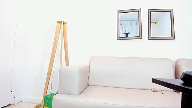 naomiii   online show from 01/11/25, 12:55