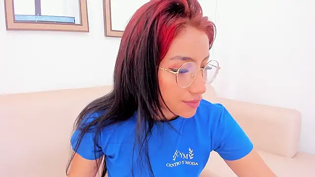 naomiii   online show from 01/25/25, 07:07