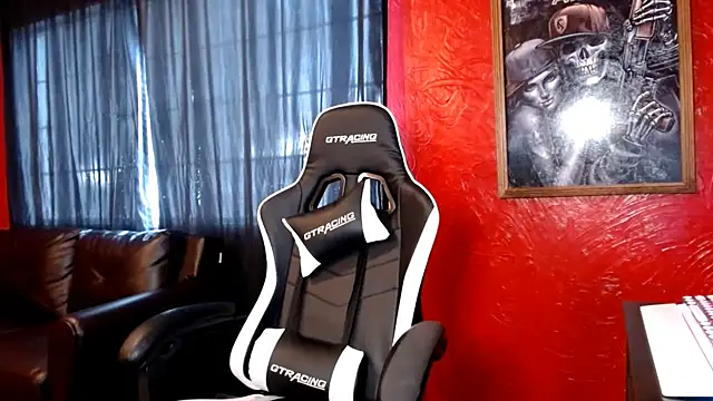 Snapshot of daddy_girl88 chatting on 10/01/25, 04:57 daddy girl88 online show from 10/01/25, 04:57