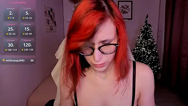 Snapshot of Dora_Marcelli chatting on 12/17/25, 06:52 Dora Marcelli online show from 12/17/25, 06:52