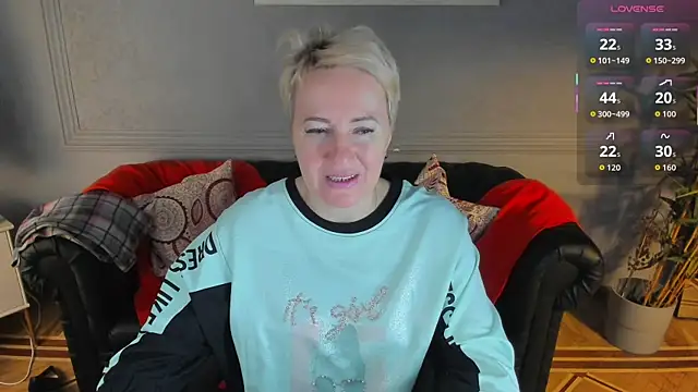 Snapshot of Nika_Smit chatting on 01/10/26, 05:42 Nika Smit online show from 01/10/26, 05:42