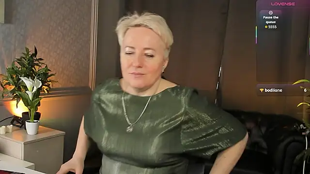 Snapshot of Nika_Smit chatting on 02/15/26, 07:51 Nika Smit online show from 02/15/26, 07:51