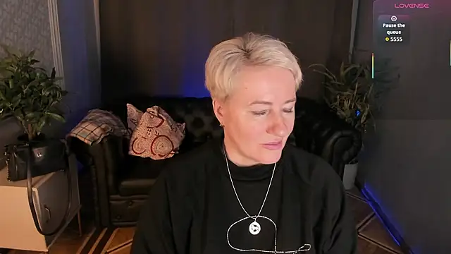 Snapshot of Nika_Smit chatting on 02/20/26, 05:37 Nika Smit online show from 02/20/26, 05:37