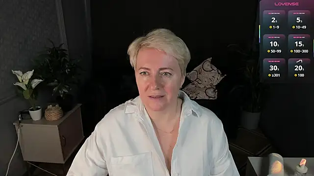 Snapshot of Nika_Smit chatting on 03/06/26, 09:28 Nika Smit online show from 03/06/26, 09:28