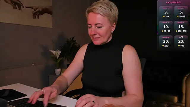 Snapshot of Nika_Smit chatting on 04/17/26, 08:39 Nika Smit online show from 04/17/26, 08:39
