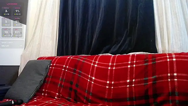 Blond Woman online show from 12/02/24, 03:58