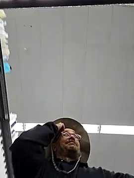 Snapshot of dadbod1178 chatting on 09/20/25, 04:19 dadbod1178 online show from 09/20/25, 04:19