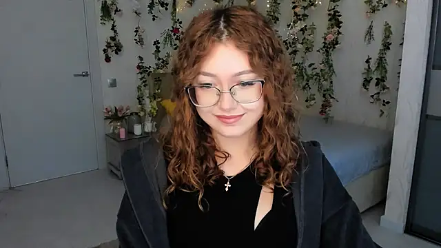 Snapshot of SereneFlame chatting on 09/17/25, 10:39 SereneFlame online show from 09/17/25, 10:39