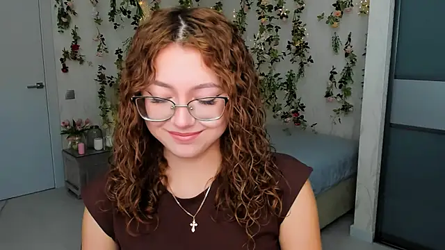 Snapshot of SereneFlame chatting on 09/19/25, 04:18 SereneFlame online show from 09/19/25, 04:18