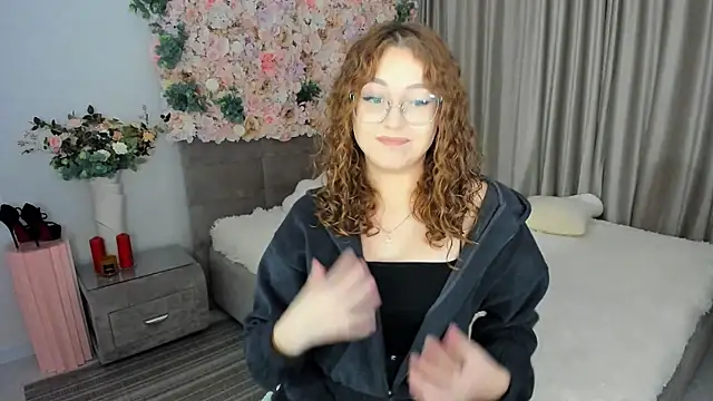 Snapshot of SereneFlame chatting on 10/12/25, 04:17 SereneFlame online show from 10/12/25, 04:17