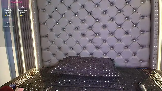 Snapshot of CAMILA_JHONS chatting on 12/20/24, 03:00 CAMILA JHONS online show from 12/20/24, 03:00