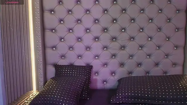 Snapshot of CAMILA_JHONS chatting on 01/27/25, 01:41 CAMILA JHONS online show from 01/27/25, 01:41