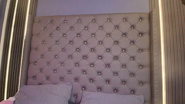 Snapshot of CAMILA_JHONS chatting on 02/08/25, 01:44 CAMILA JHONS online show from 02/08/25, 01:44