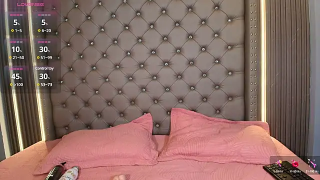 Snapshot of CAMILA_JHONS chatting on 02/10/25, 01:11 CAMILA JHONS online show from 02/10/25, 01:11