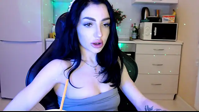 NancyLovee  online show from 01/02/25, 08:13