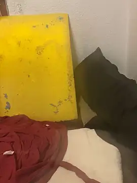 Snapshot of gloria7v05 chatting on 11/20/25, 01:39 gloria7v05 online show from 11/20/25, 01:39