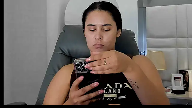 LexyRobert online show from 11/08/25, 12:00