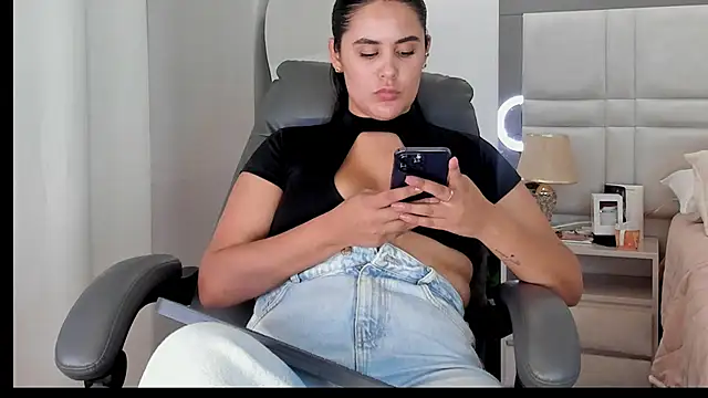 LexyRobert online show from 11/09/25, 03:16