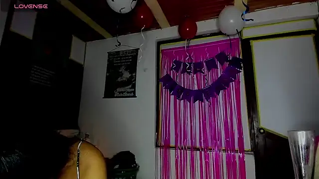 Snapshot of Nenita_Hot_ chatting on 09/25/25, 03:54 Nenita Hot online show from 09/25/25, 03:54