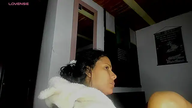 Snapshot of Nenita_Hot_ chatting on 09/30/25, 03:33 Nenita Hot online show from 09/30/25, 03:33