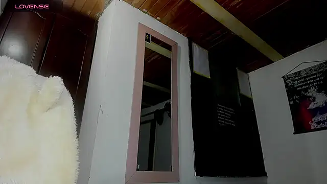 Snapshot of Nenita_Hot_ chatting on 10/03/25, 08:17 Nenita Hot online show from 10/03/25, 08:17