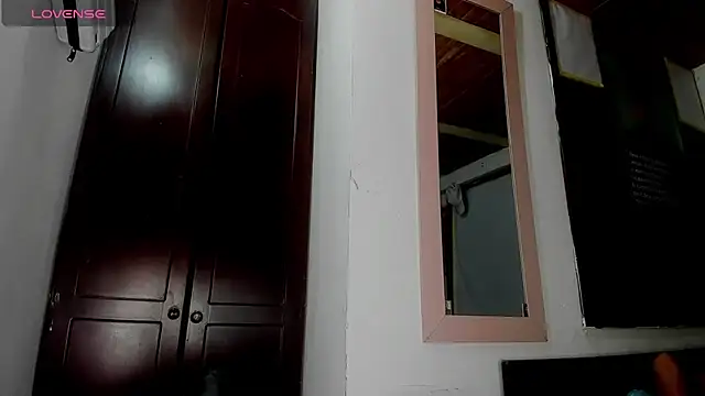 Snapshot of Nenita_Hot_ chatting on 10/07/25, 10:07 Nenita Hot online show from 10/07/25, 10:07