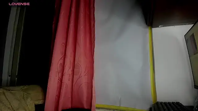 Snapshot of Nenita_Hot_ chatting on 10/15/25, 01:06 Nenita Hot online show from 10/15/25, 01:06