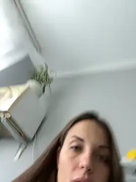 Snapshot of AmiLavs chatting on 10/20/25, 11:10 AmiLavs online show from 10/20/25, 11:10