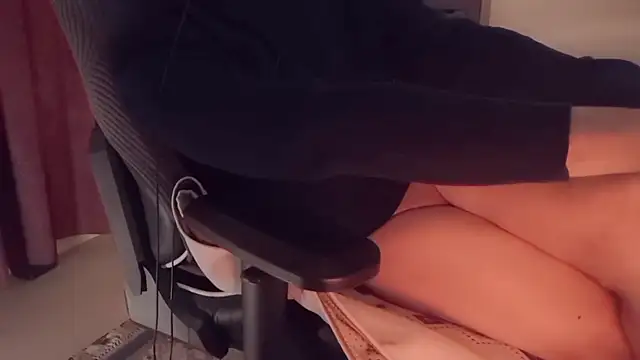 Snapshot of meow199410 chatting on 10/28/25, 11:40 meow199410 online show from 10/28/25, 11:40