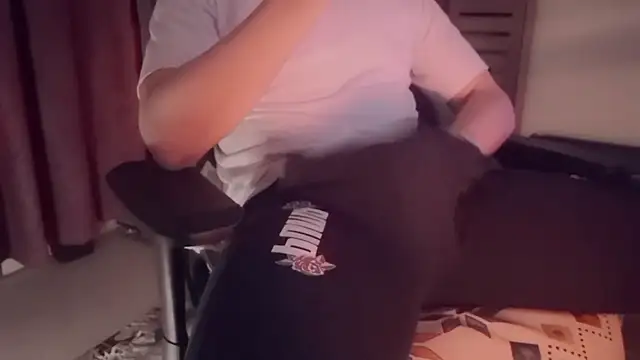 Snapshot of meow199410 chatting on 11/19/25, 05:24 meow199410 online show from 11/19/25, 05:24