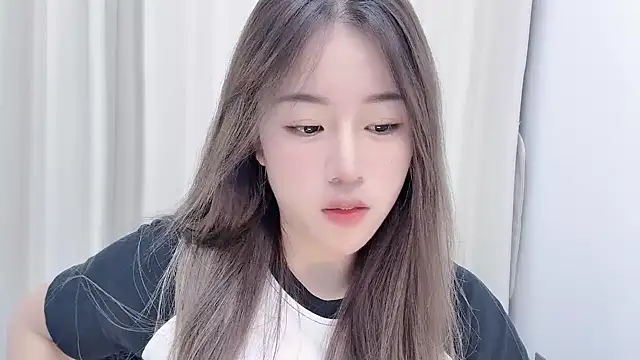 chloe-01 online show from 12/03/24, 12:16