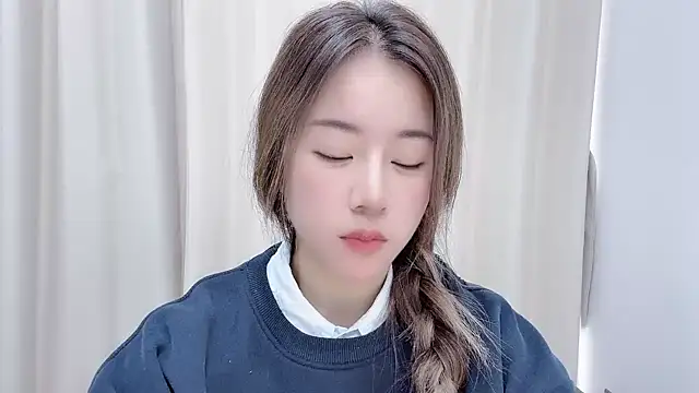 chloe-01 online show from 12/16/24, 07:26