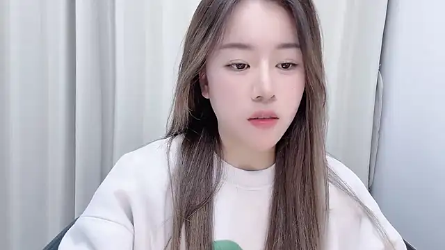 chloe-01 online show from 12/21/24, 12:16