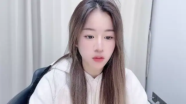 chloe-01 online show from 12/30/24, 12:31