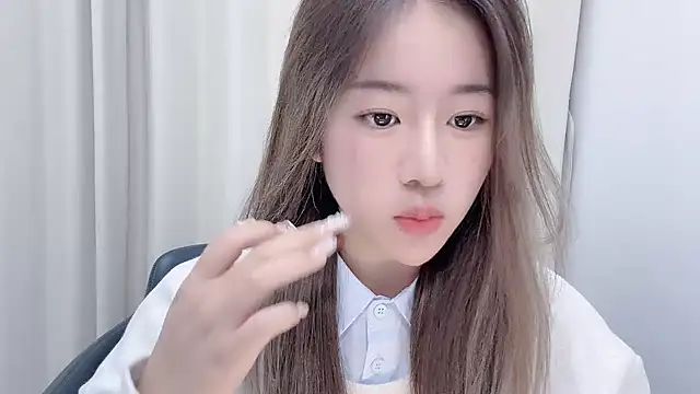 chloe-01 online show from 01/22/25, 12:27