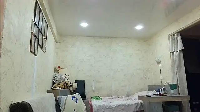 Snapshot of AgnichBan chatting on 01/06/25, 12:24 AgnichBan online show from 01/06/25, 12:24