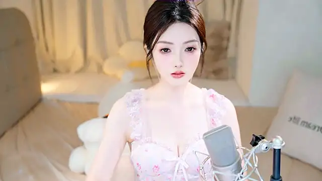 Eimile online show from 09/23/25, 03:04