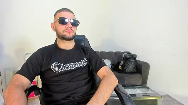 MaximusDick1  online show from 07/26/26, 12:12
