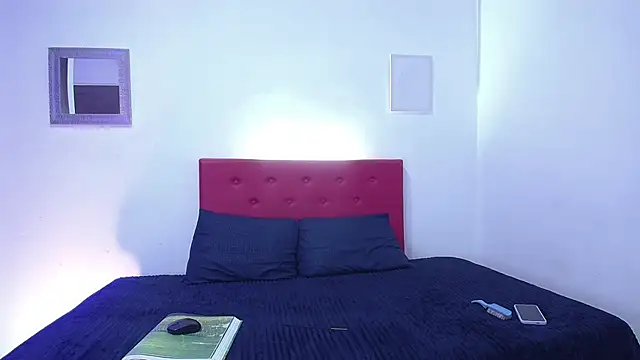 issa kitty online show from 12/13/24, 03:21