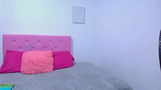 issa kitty online show from 01/30/25, 06:46