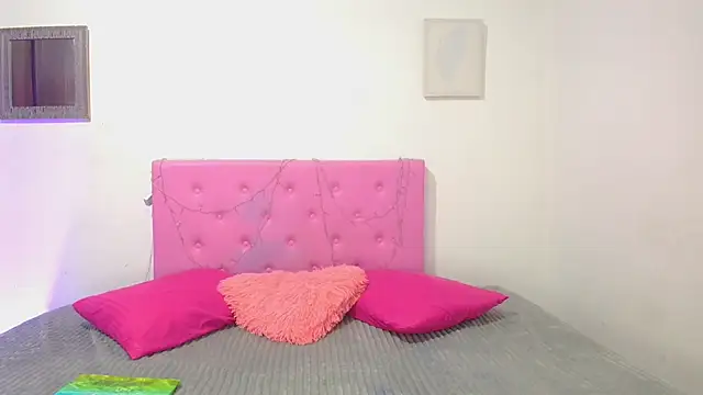 issa kitty online show from 02/01/25, 05:16